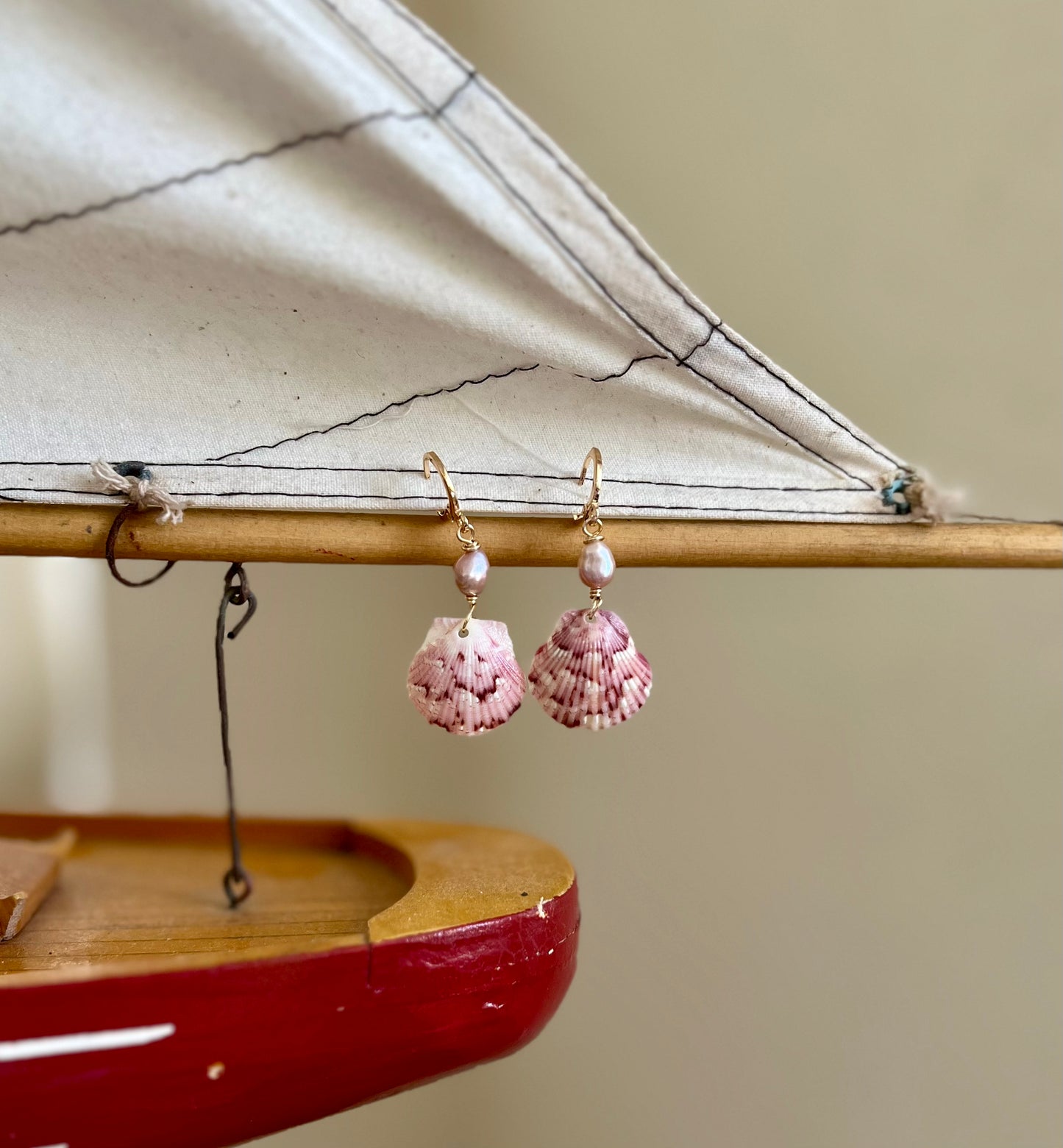 Gold Hoop Seashell with pearl Earrings